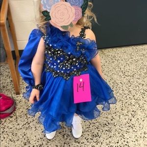 Beautiful pageant dress 💙🖤💙🖤💙🖤